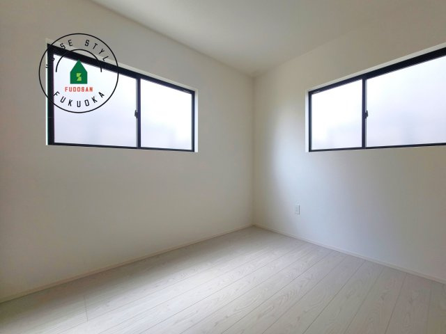 福岡市東区奈多1丁目第2-6棟（3号棟）の内観：施工例|柔らかい陽光が差し込む明るいお部屋を演出する設計。彩光の取れる窓が気持ちの良いお部屋を創り上げます。