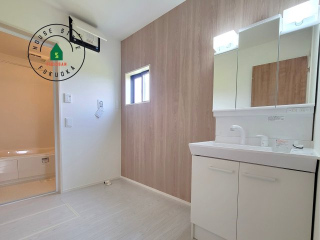 福岡市東区奈多1丁目第2-6棟（4号棟）の内観：施工例|ゆとりの洗面スペースで朝の身支度もスムーズに。暮らしを快適に変えるシャワー付洗面台です！