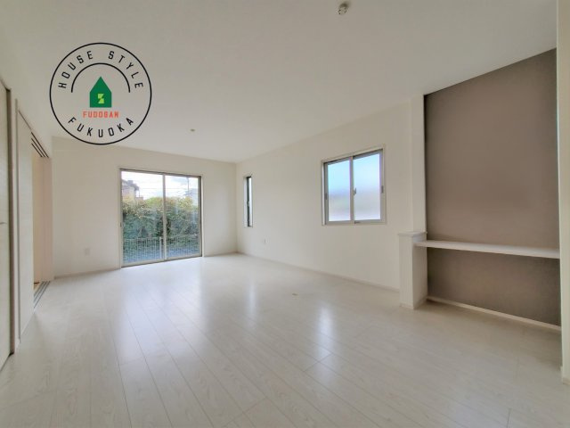 福岡市東区奈多1丁目第2-6棟（4号棟）の内観：施工例|ご家族を近くに感じられる対面キッチンのLDK。会話もはずみそうですね。