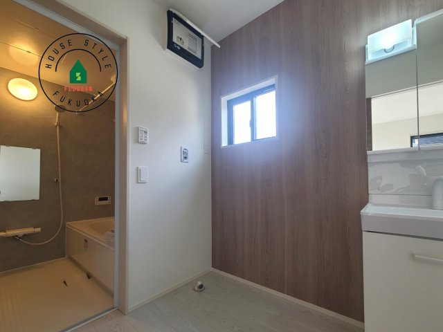 福岡市東区奈多1丁目第2-6棟（5号棟）の内観：施工例|ゆとりの洗面スペースで朝の身支度もスムーズに。暮らしを快適に変えるシャワー付洗面台です！