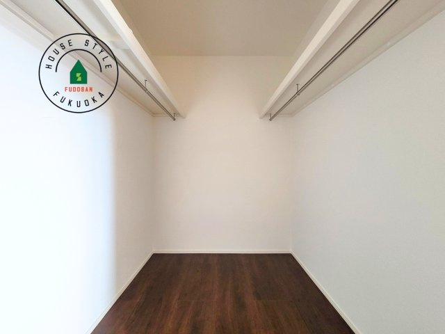 福岡市東区奈多1丁目第2-6棟（6号棟）の内観：施工例|洋服や大きな荷物が多い方や人数の多いご家族などは、一般的なクローゼットよりもウォークインクローゼットのほうが使い勝手が良いです。