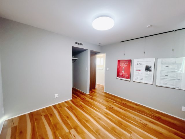 【中古戸建】北群馬郡吉岡町大字大久保の洋室|■2階洋室｜2階各居室には収納をご用意しています♪常にお部屋を綺麗に保てます！小さなお子様も自然とお片付けができるようになるのでうれしいですよね！