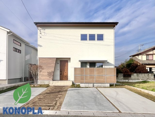 【新築戸建】北群馬郡吉岡町大字大久保の外観|■外観｜土日のご見学はもちろん、平日・夜間のご案内も大歓迎です♪「今から見たい」や「仕事終わりに見たい」にもご対応できますのでお気軽にお問い合わせください♪