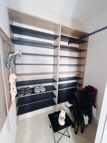 【新築戸建】北群馬郡吉岡町大字大久保の収納|■SIC｜S.I.Cはスペースが効率よく使える可動棚仕様！大きめのベビーカーやブーツ、平らなサンダルなど用途に合わせて段の高さが変えられます