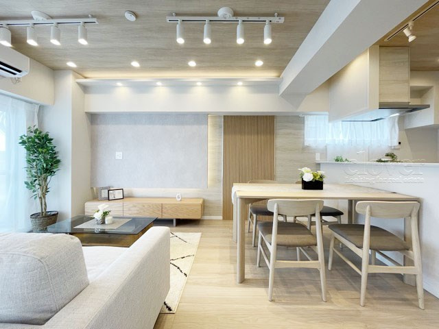 【居間・リビング】 | 中銀三鷹マンシオン | 広くスペースをとってあるLDK。この空間に、どのように家具を配置していくのかを考えるのが、住宅購入時のなによりの楽しみです。～即日のご見学可能～　お問合せはお気軽にどうぞ。