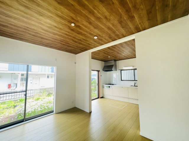 【居間・リビング】 | 熊谷市拾六間　中古戸建