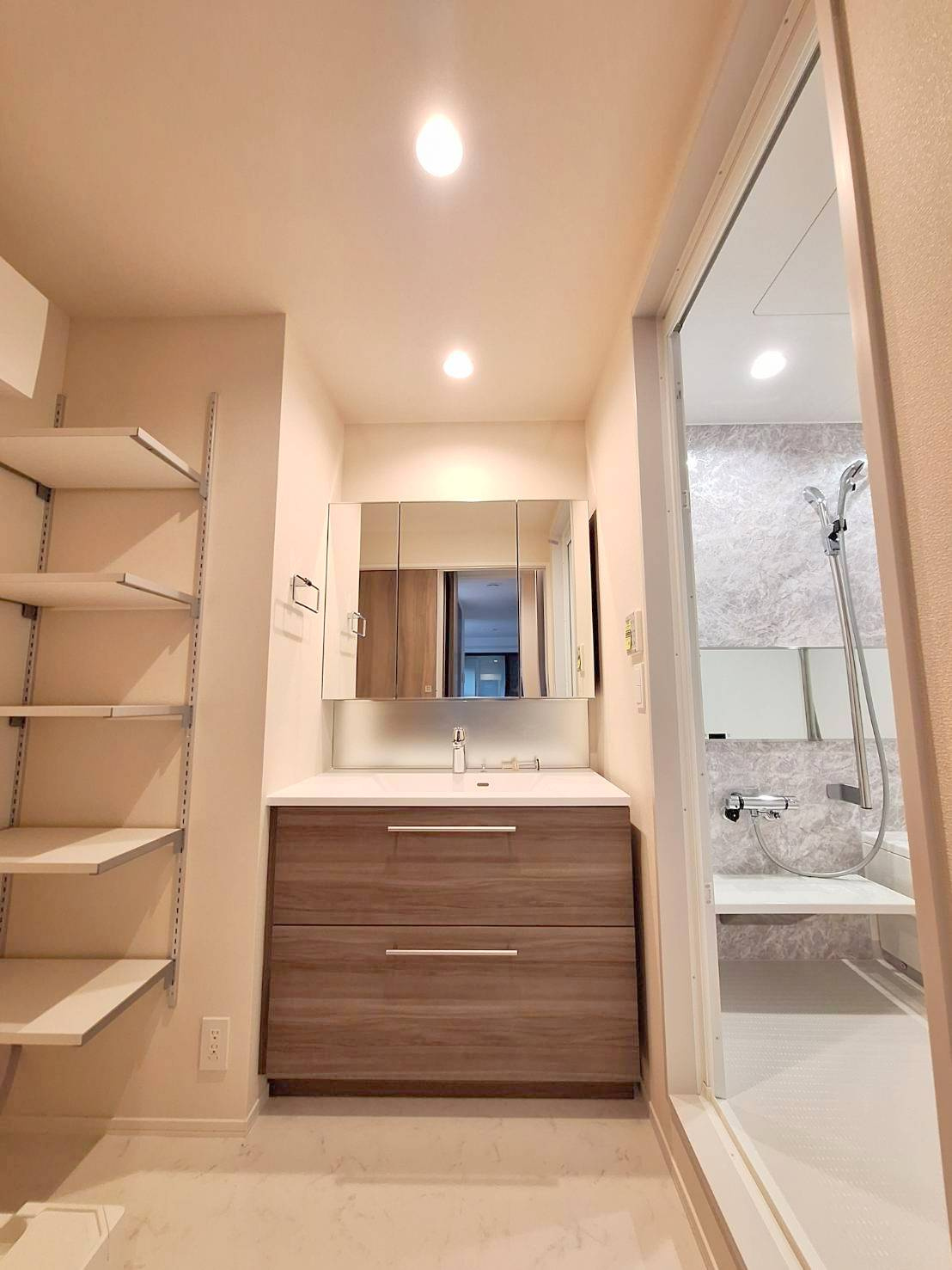 ＴＨＥ　ＷＩＮＤの独立洗面台