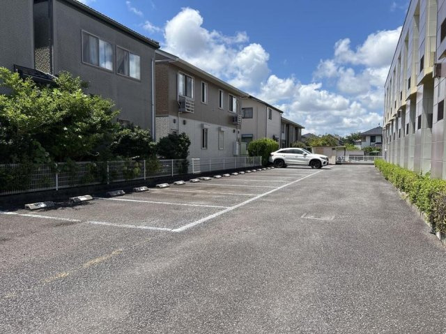 レオパレスウォーターレイの駐車場|画像7