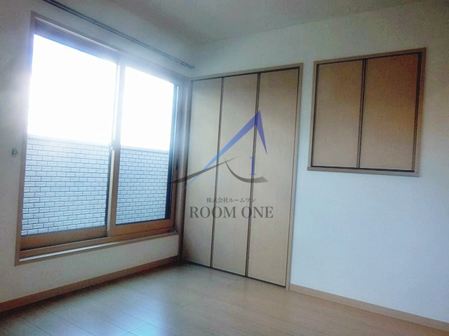 ピオーネ前野の居間・リビング|洋室のお部屋です。