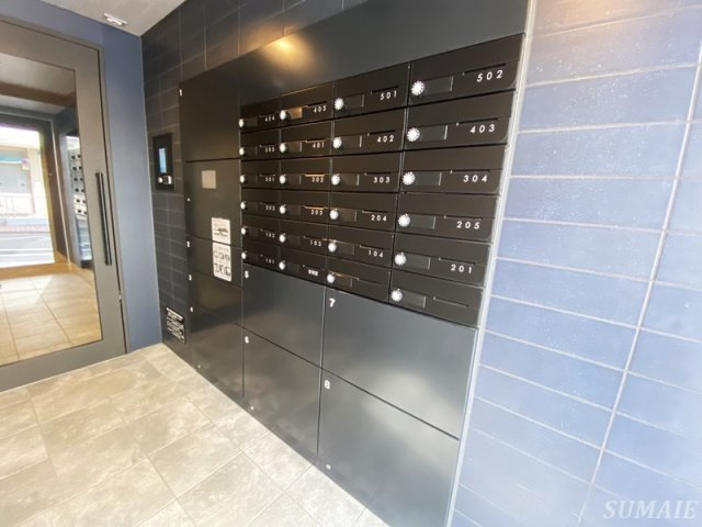 ラヴィエール上中里のエントランス|宅配BOX・メールBOXです☆