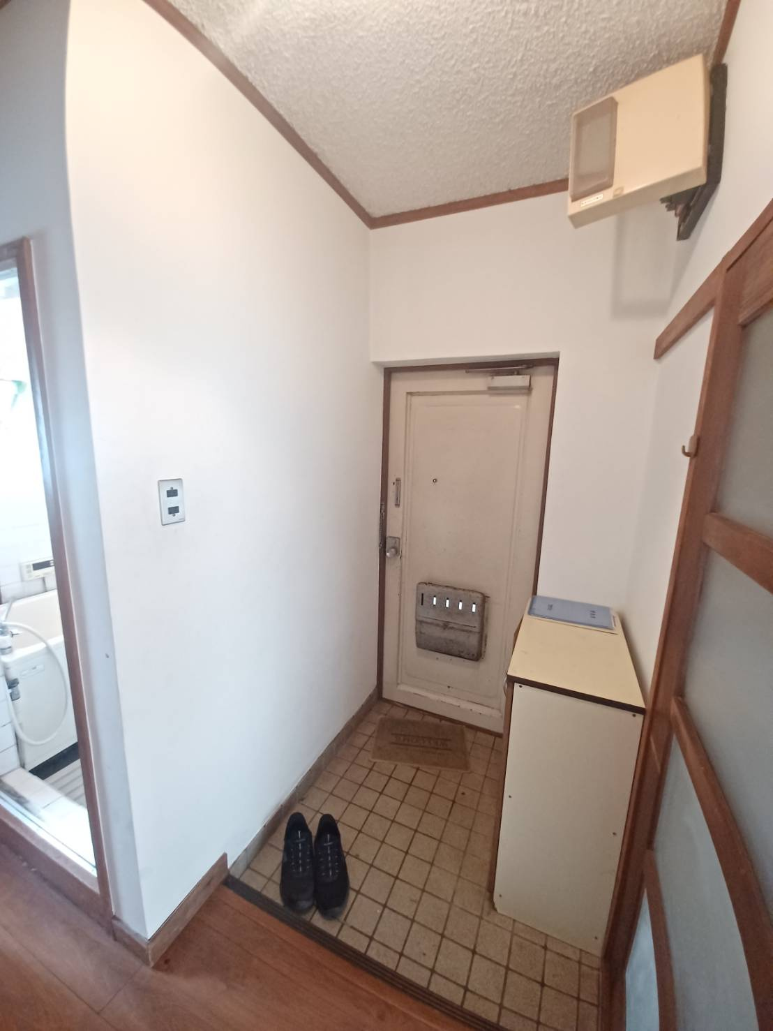 三倉マンションの玄関