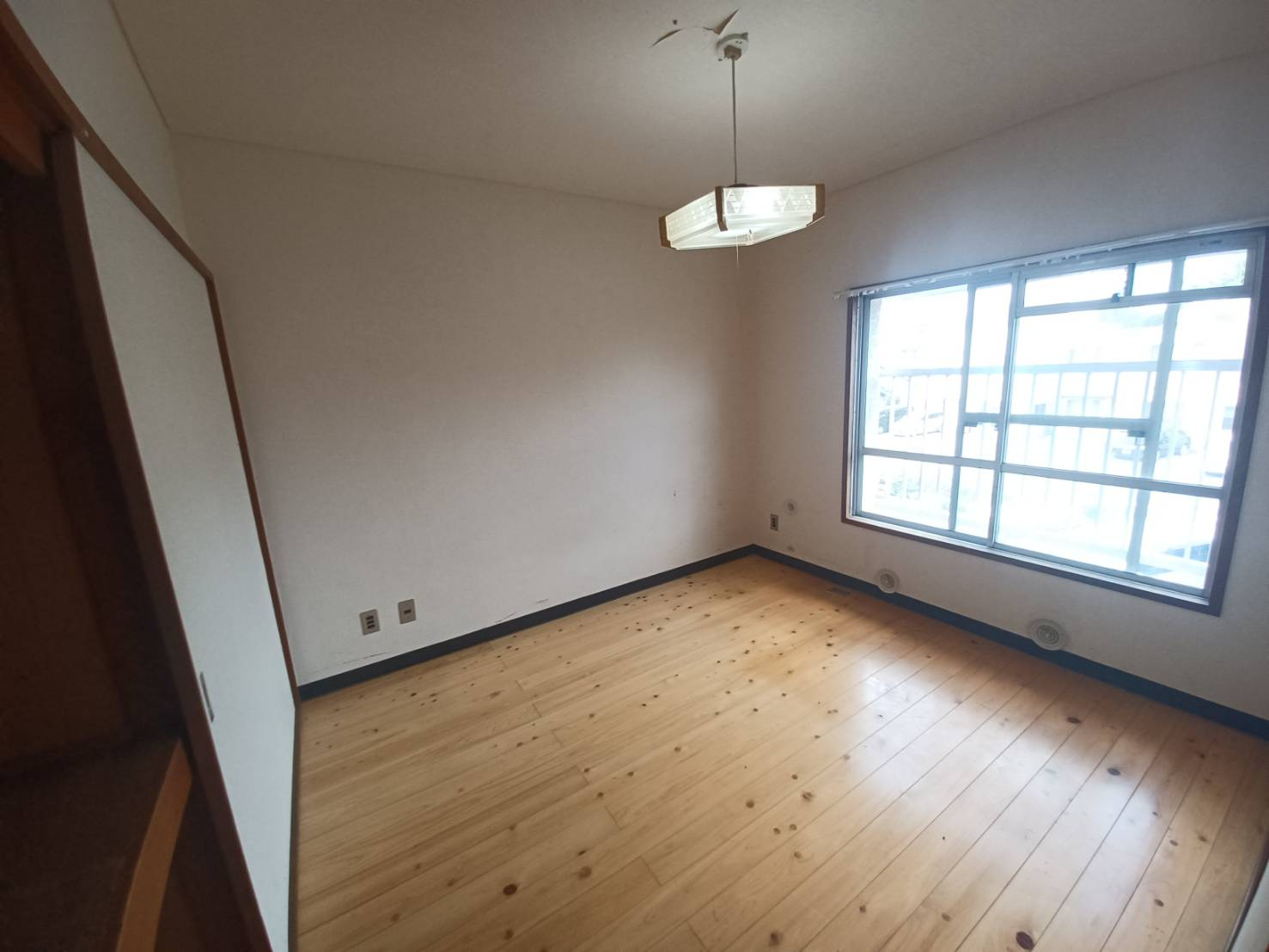 三倉マンションの洋室