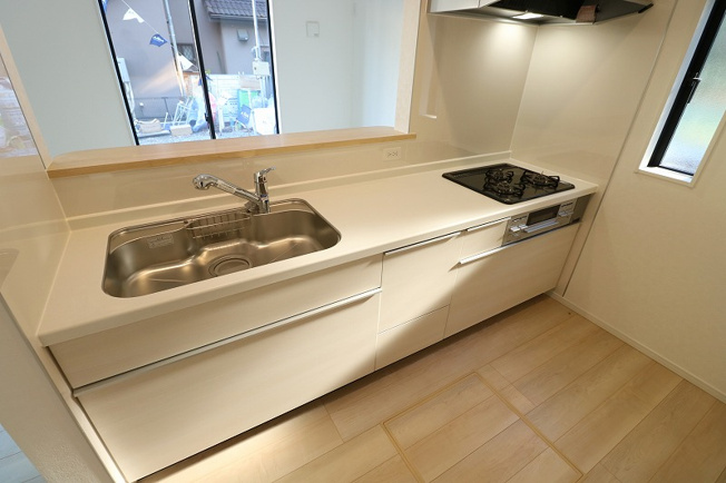 【キッチン】 | 富士見市水子　新築一戸建住宅　全3棟　(ふじみ野店) | 【2025年12月撮影】
家族で一緒にお料理が出来る対面キッチンです。