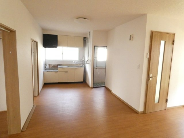 白百合マンション２号棟の居間・リビング