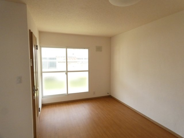 白百合マンション２号棟の居間・リビング