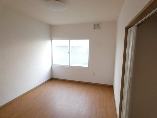 白百合マンション２号棟の洋室