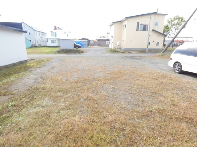 白百合マンション２号棟の駐車場