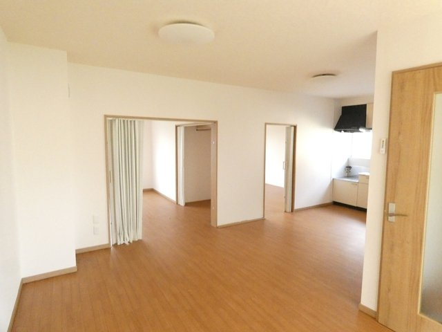 白百合マンション２号棟の居間・リビング