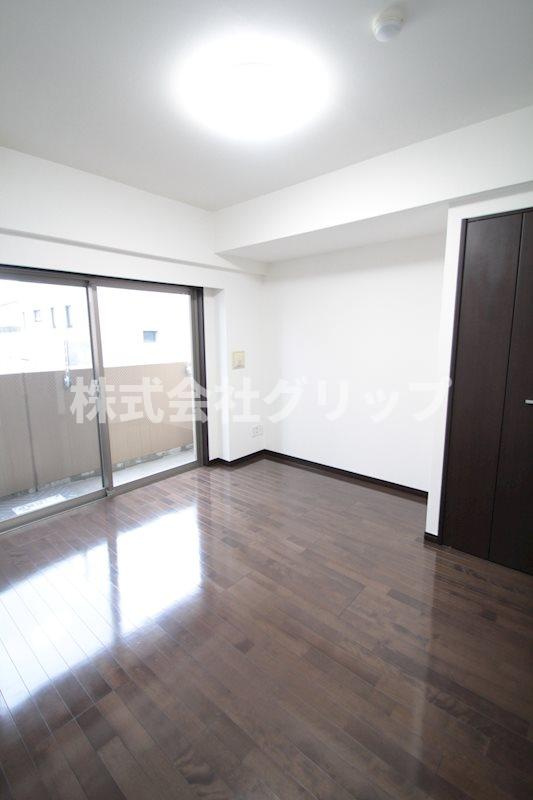 ロアール溝口駅前の洋室