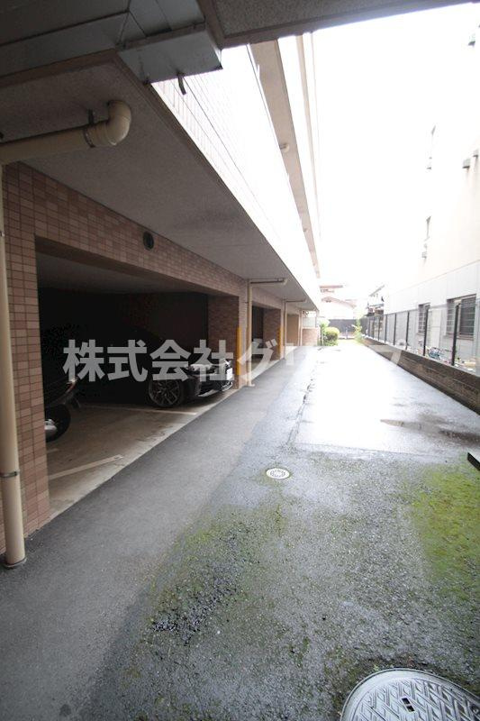 ロアール溝口駅前の駐車場