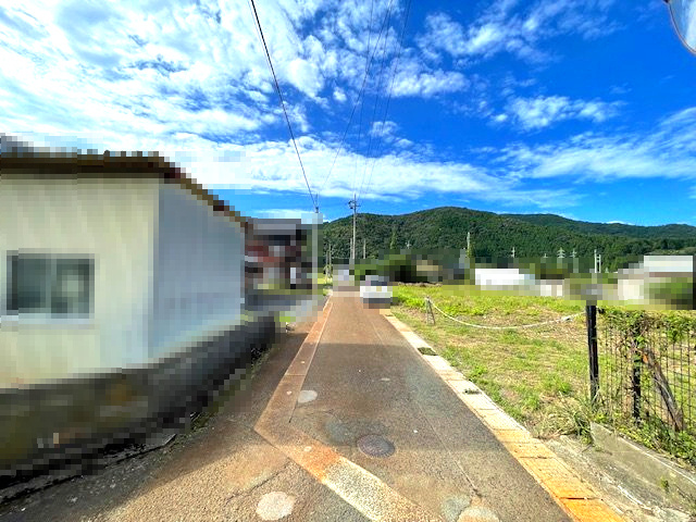 高島市マキノ町西浜269坪土地の前面道路含む現地写真