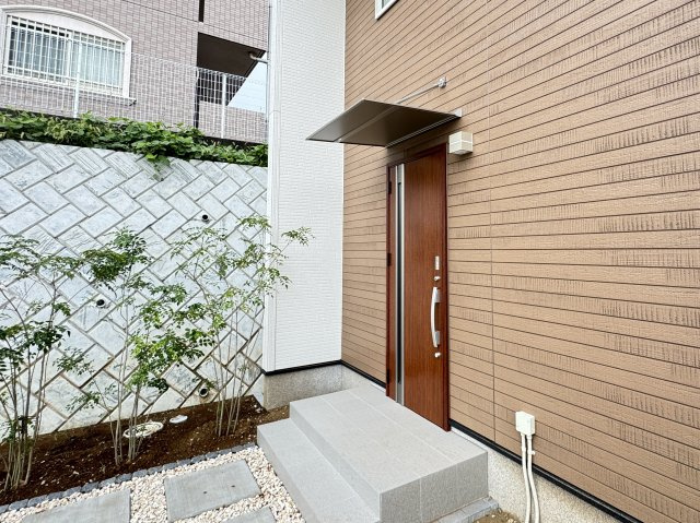 柏市酒井根２丁目新築戸建【酒井根小学校：7分】のエントランス|エントランス・玄関ポーチ