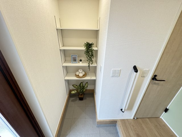 柏市酒井根２丁目新築戸建【酒井根小学校：7分】の玄関|玄関ホール横・シューズインクローク