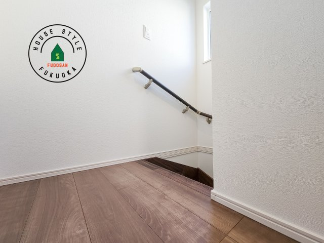 大野城市緑ヶ丘4丁目第3-1棟（1号棟）　の内装|階段からも明るい光が入ります。採光や通風も階段の重要な役割です。