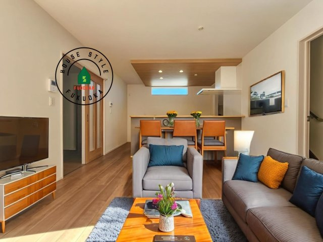 大野城市緑ヶ丘4丁目第3-1棟（1号棟）　の居間・リビング|多くの時間を過すことになるリビングだからこそ、いつも穏やかな空間・解放感が味わえ毎日が充実します。※家具はCGを合成したものです。