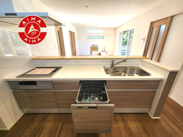 大野城市緑ケ丘4丁目第3-1棟（1号棟）　のキッチン|ご家族を近くに感じられる対面キッチンのLDK。会話もはずみそうですね。