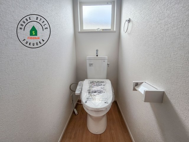 福津市福間南3丁目第1-7棟（2号棟）　のトイレ|温水洗浄便座を完備しております。2ヶ所にトイレがあるのは朝の慌ただしい時間も安心です。