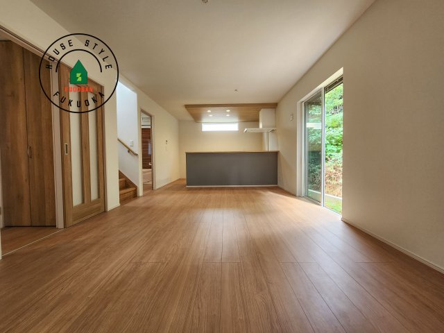 福津市福間南3丁目第1-7棟（2号棟）　の居間・リビング|ご家族を近くに感じられる対面キッチンのLDK。会話もはずみそうですね。