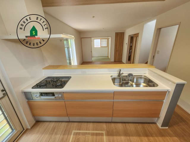 福津市福間南3丁目第1-7棟（2号棟）　のキッチン|ご家族を近くに感じられる対面キッチンのLDK。会話もはずみそうですね。