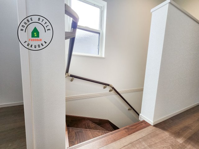 福津市福間南3丁目第1-7棟（6号棟）　の内装|階段からも明るい光が入ります。採光や通風も階段の重要な役割です。