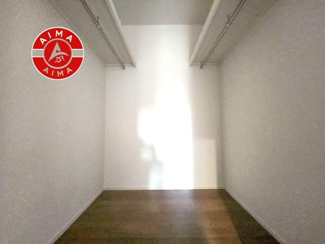 福津市福間南3丁目第1-7棟（6号棟）　の収納|洋服や大きな荷物が多い方や人数の多いご家族などは、一般的なクローゼットよりもウォークインクローゼットのほうが使い勝手が良いです。