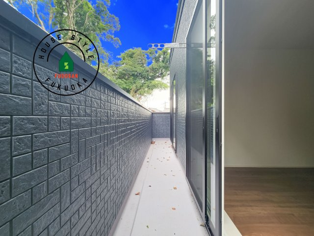 福津市福間南3丁目第1-7棟（6号棟）　のバルコニー|風をしっかりと感じられるバルコニーでは、毎日が洗濯日和です。広々としているので洗濯も楽しくなるでしょうし、気分転換にバルコニーからの眺めを楽しむのもいいでしょう。