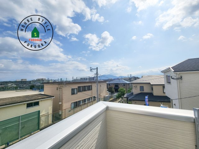 福岡市西区拾六町3丁目第1-3棟（1号棟）の展望|窓から緑が見える物件も魅力的です。