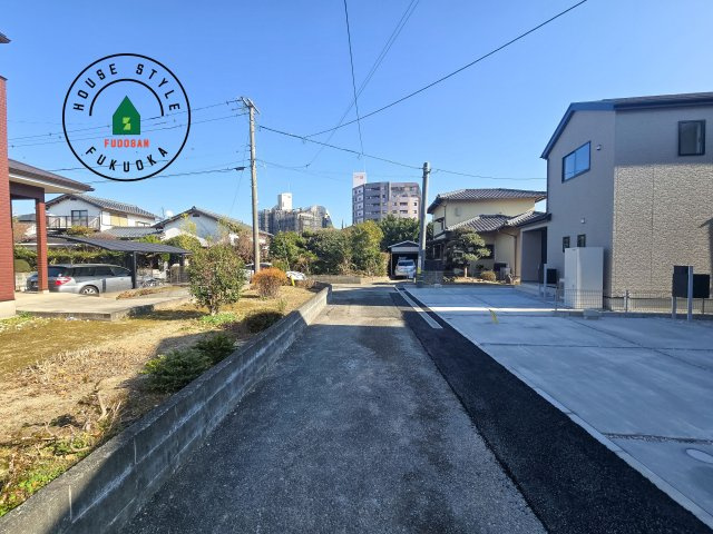 小郡市寺福童第1-2棟（2号棟）の前面道路含む現地写真|前面道路です。