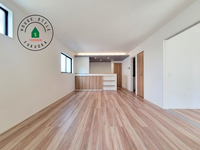 大野城市乙金東1丁目第2第3-3棟(2号棟)の内観：施工例|ご家族を近くに感じられる対面キッチンのLDK。会話もはずみそうですね。