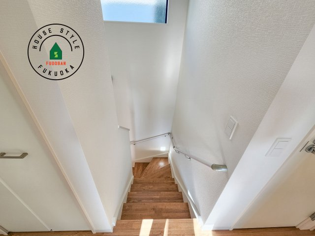 大野城市乙金東1丁目第2第3-3棟(3号棟)の内観：施工例|階段からも明るい光が入ります。採光や通風も階段の重要な役割です。