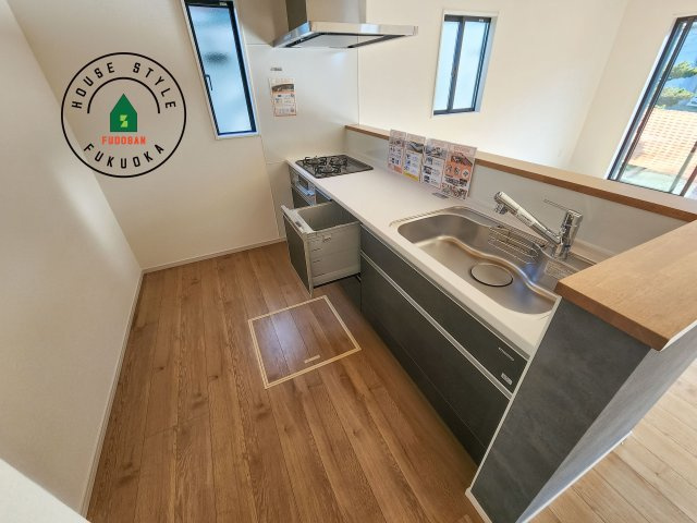 大野城市乙金東1丁目第2第3-3棟(3号棟)の内観：施工例|ダイニングテーブルへの配膳がラクラク、お料理はかどるカウンター付きシステムキッチン！