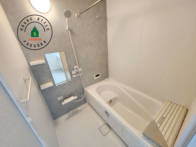 春日市春日10丁目第1-4棟（1号棟）の浴室|1日の疲れを癒してくれる広々バスルーム。雨の日のお洗濯にも大活躍な浴室乾燥機付です！