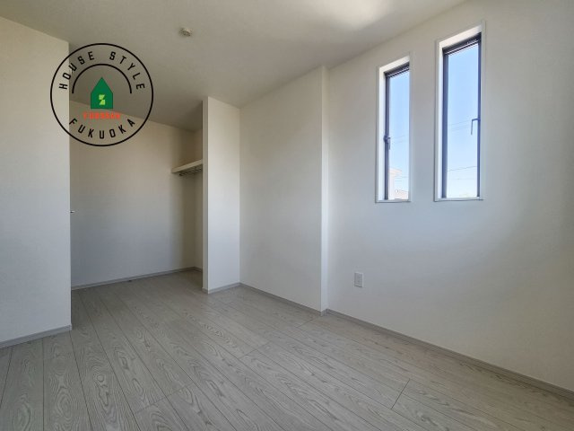 春日市春日10丁目第1-4棟（1号棟）の洋室|落ち着いた色調の洋室です。