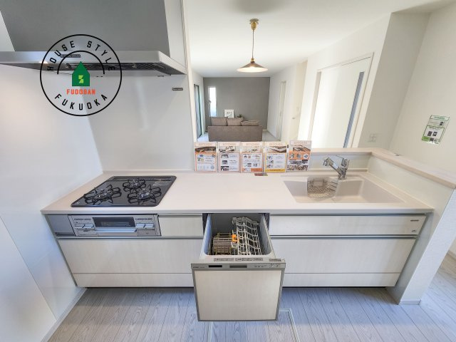 春日市春日10丁目第1-4棟（1号棟）のキッチン|キッチン。グリル・食器洗い乾燥機・浄水器も完備。