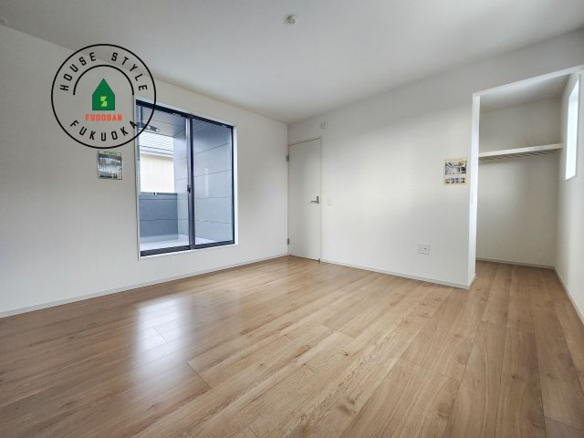 筑紫野市美しが丘北3丁目第1-2棟（2号棟）の内観：施工例|主寝室には収納力に優れたクローゼットがありますので、お部屋もすっきり片付きます。