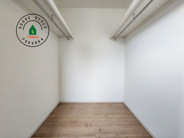 筑紫野市美しが丘北3丁目第1-2棟（2号棟）の内観：施工例|洋服や大きな荷物が多い方や人数の多いご家族などは、一般的なクローゼットよりもウォークインクローゼットのほうが使い勝手が良いです。