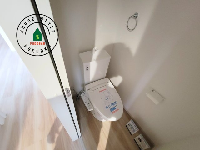 福岡市東区松香台1丁目第1-5棟（5号棟）　のトイレ|温水洗浄便座を完備しております。2ヶ所にトイレがあるのは朝の慌ただしい時間も安心です。
