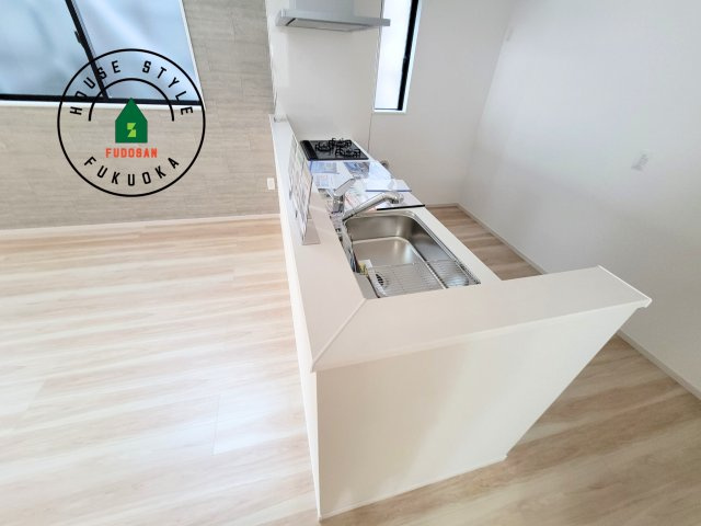 福岡市東区松香台1丁目第1-5棟（5号棟）　のダイニング|キッチンから立ち込める香りが今日の料理を期待させます。