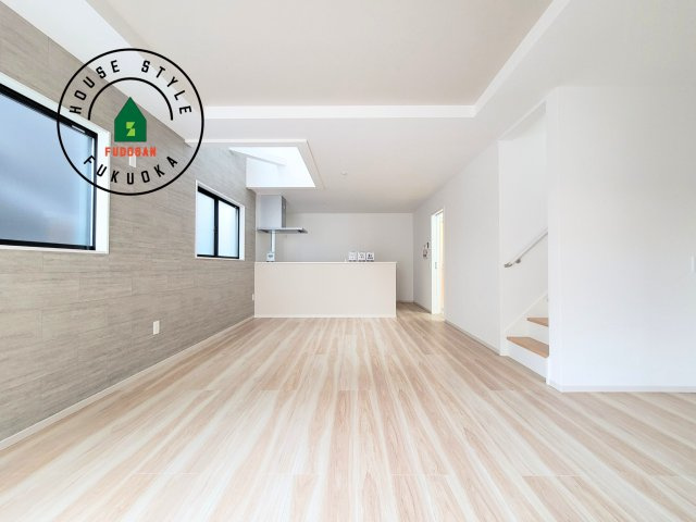 福岡市東区松香台1丁目第1-5棟（5号棟）　の居間・リビング|キッチンからリビングをしっかり確認できます。家族の笑顔があふれる空間になりそうですね。