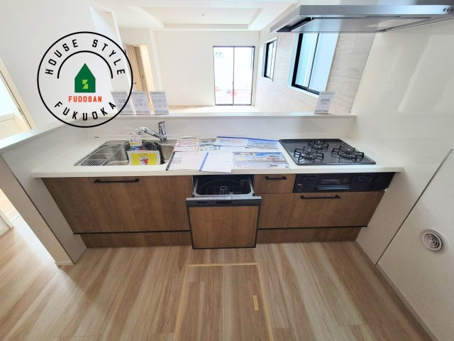 福岡市東区松香台1丁目第1-5棟（5号棟）　のキッチン|ご家族を近くに感じられる対面キッチンのLDK。会話もはずみそうですね。